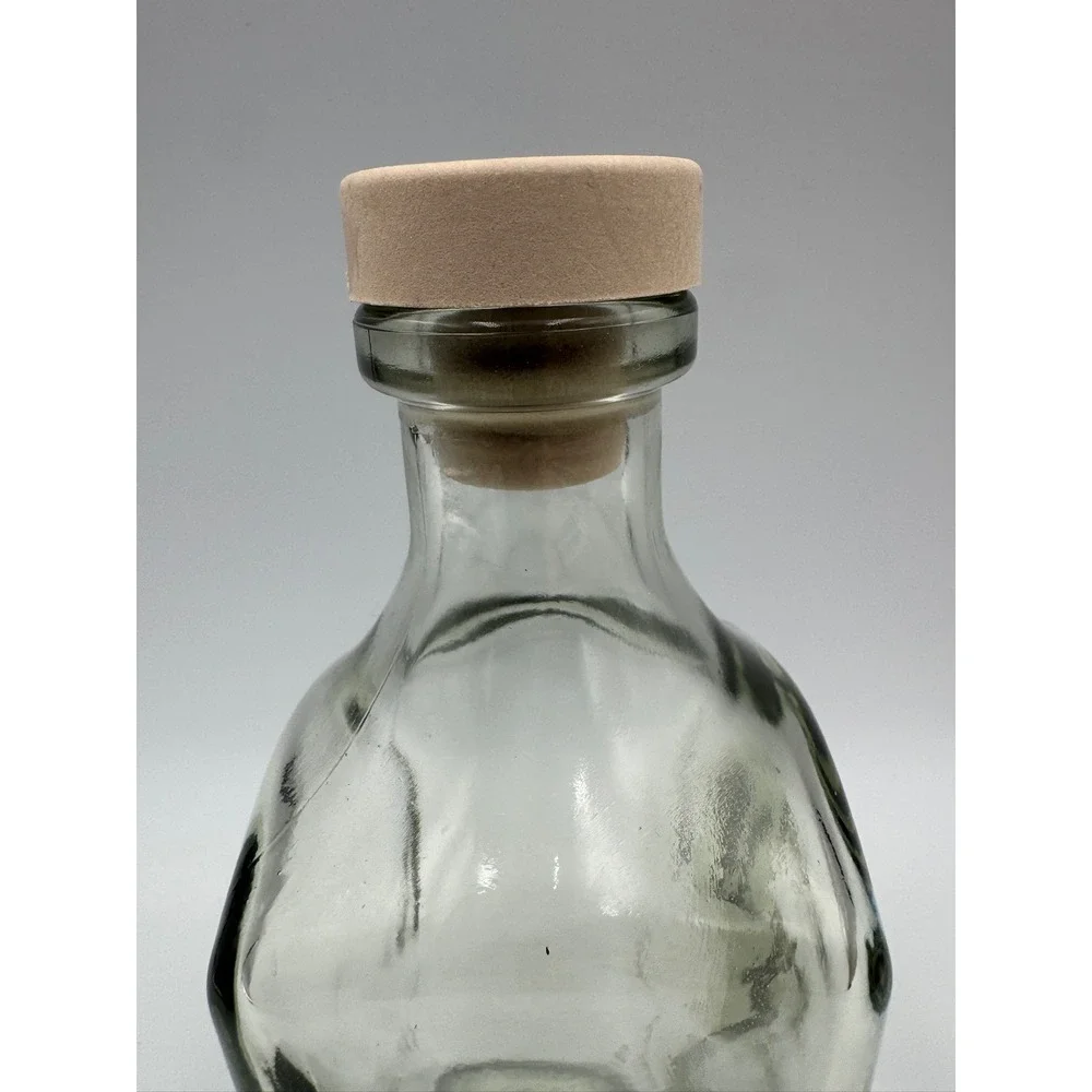 Clear Wavy Glass Decanter Bottle with Synthetic Cork Stopper Modern‎ Barware